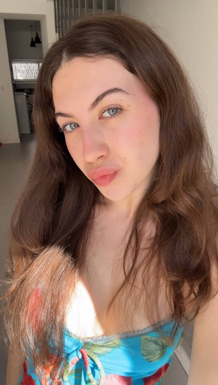 Nude girl Amber in Beihai