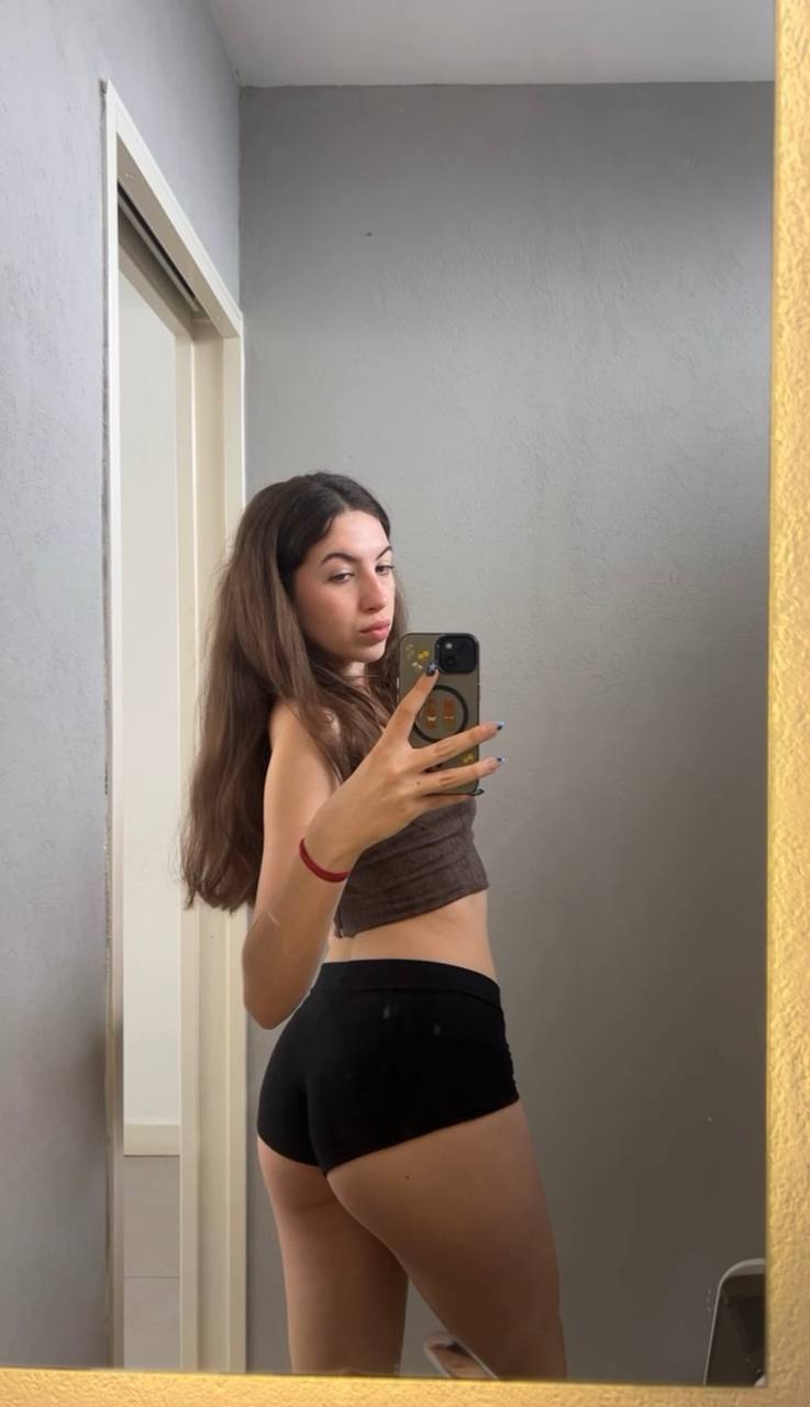 Amber in her underwear in Beihai