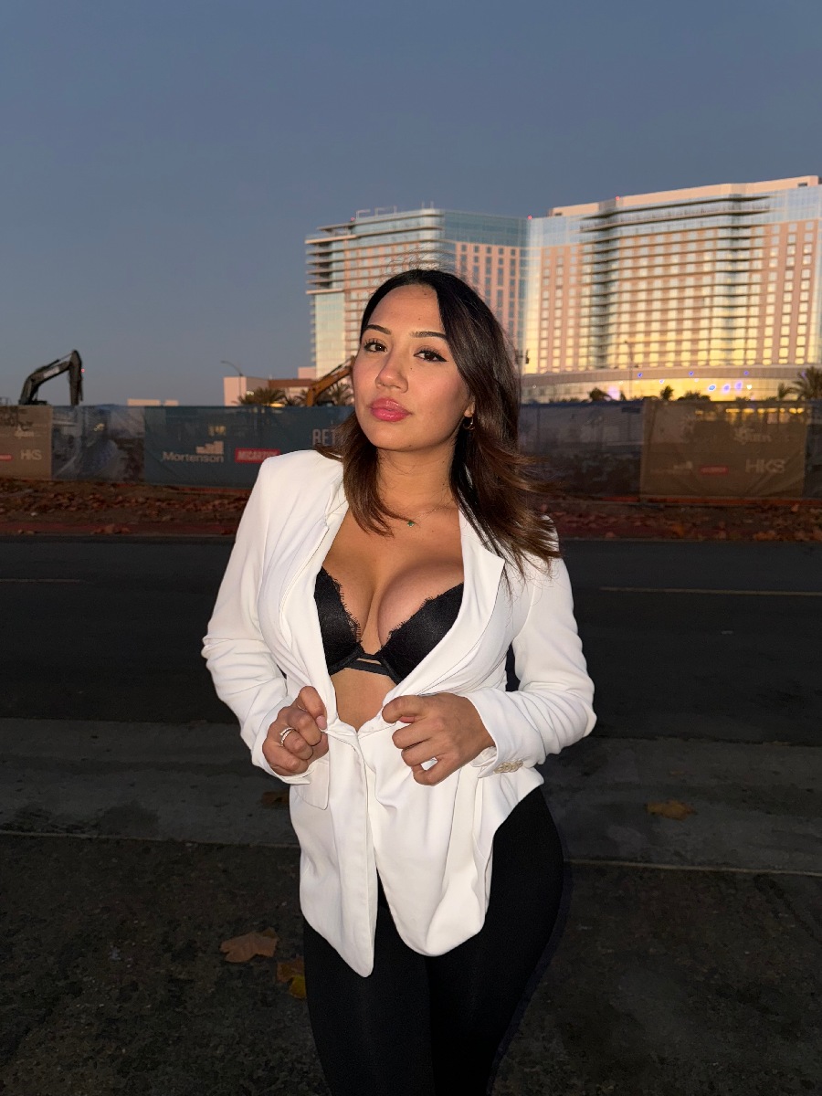 Take a pause and enjoy Ali Cruz — streaming from Beihai