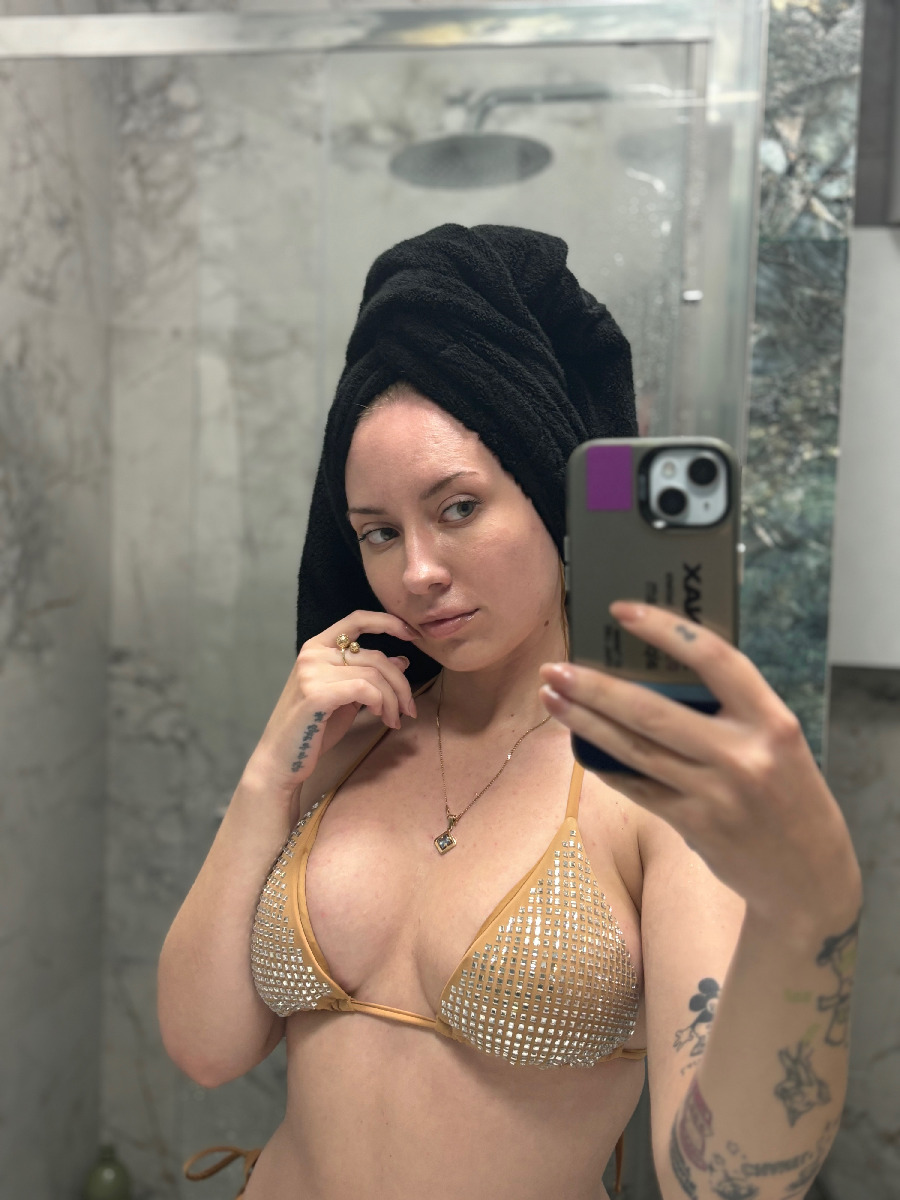 Nude girl KateV in Beihai