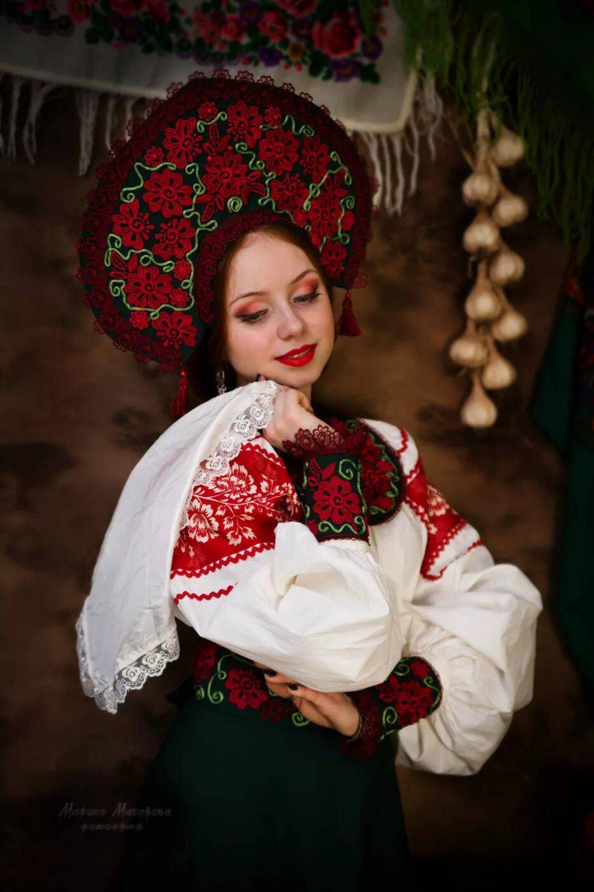 Women in Slavic costumes underwear in Beihai