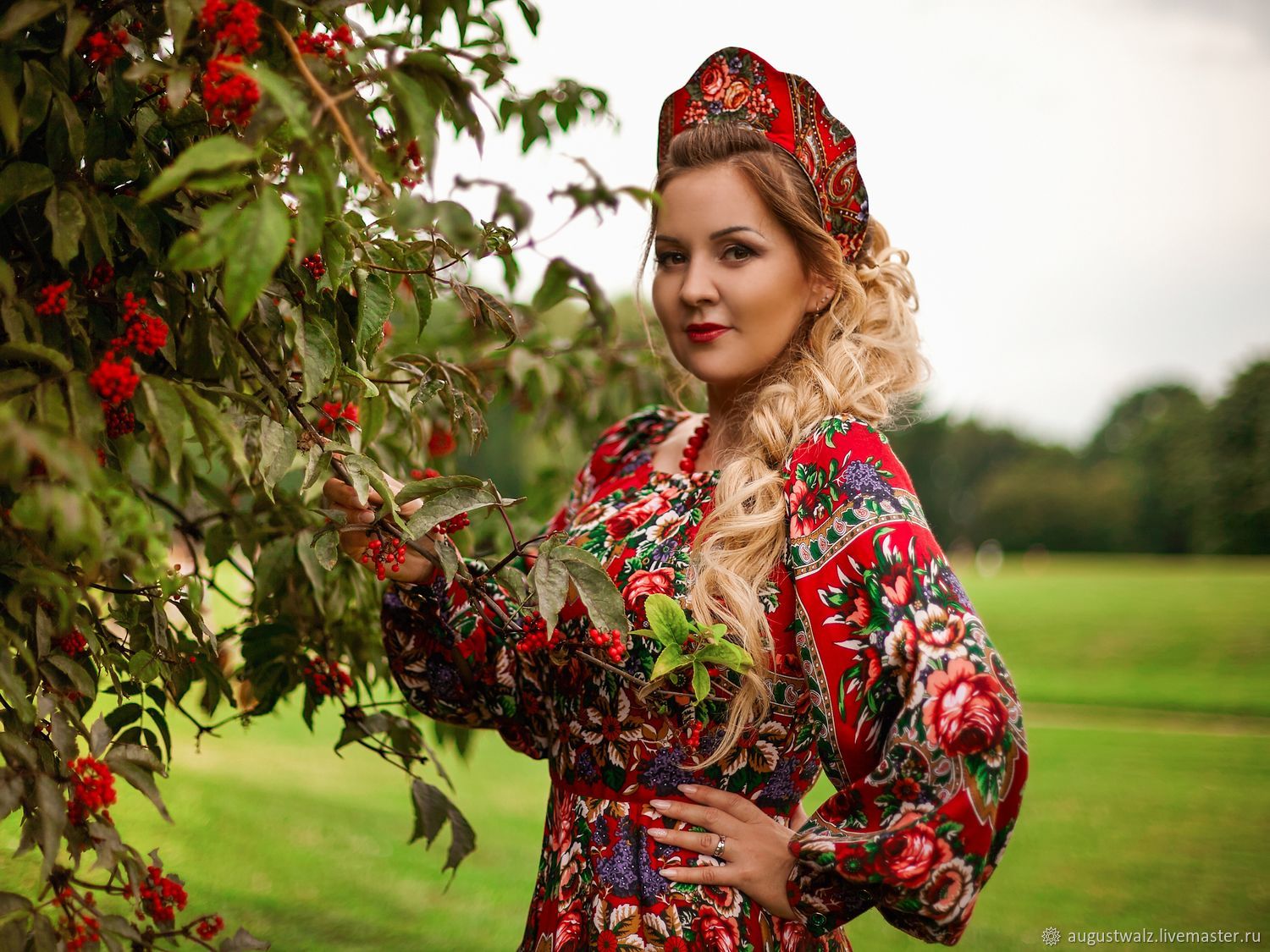 Women in Slavic costumes in Beihai