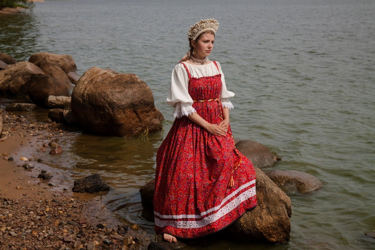 Women in Slavic costumes in Beihai