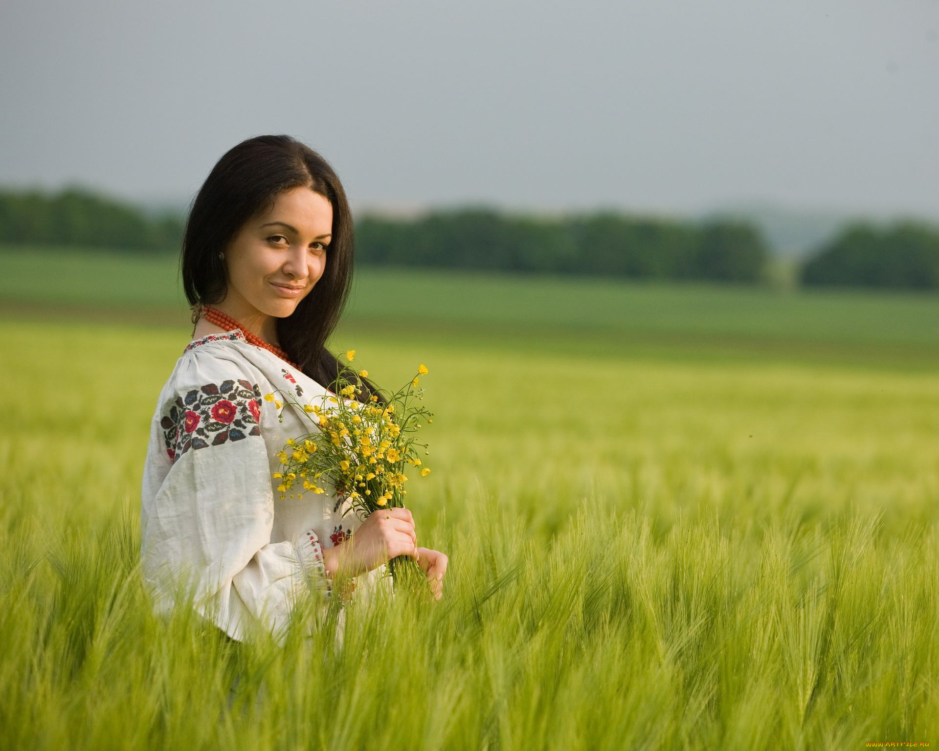 Women in Slavic costumes in Beihai