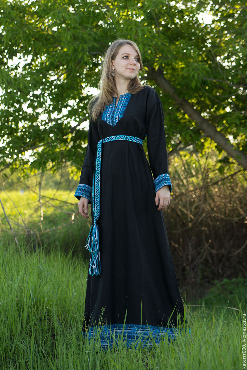 Women in Slavic costumes in Beihai