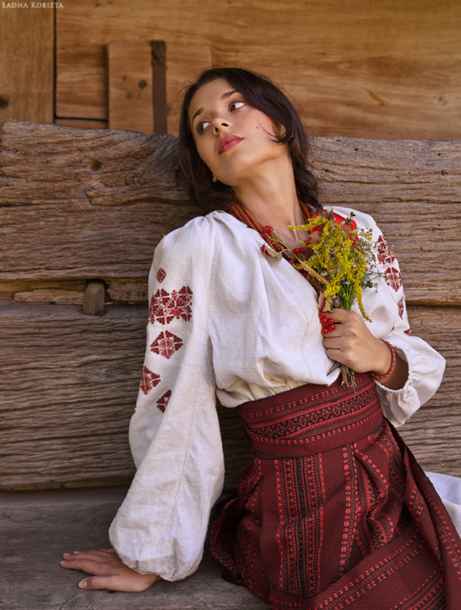 Girls in Slavic costumes in Beihai