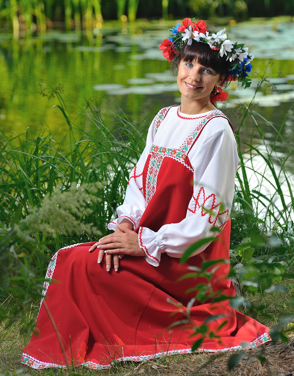 Beautiful girl Girls in Slavic costumes in Beihai