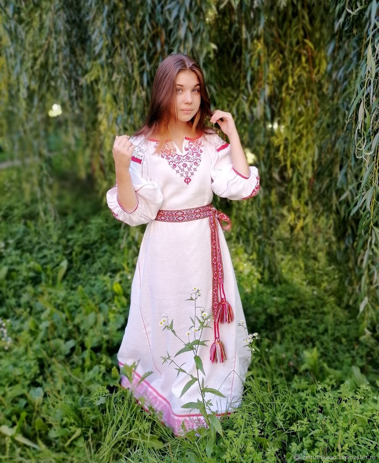 Girl Girls in Slavic costumes in Beihai