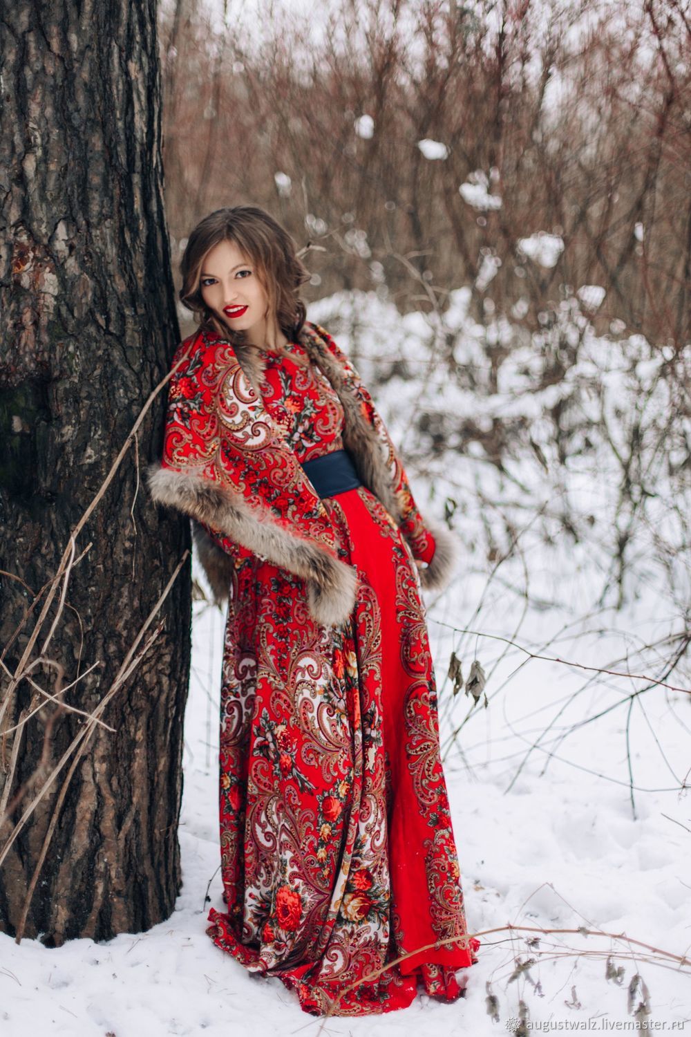 Photo Girls in Slavic costumes in Beihai