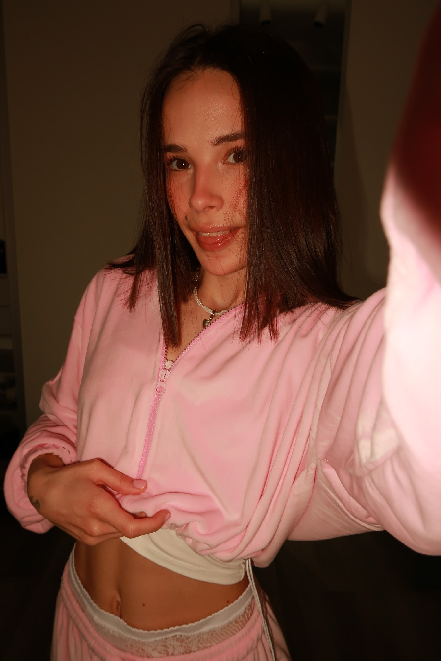 Tina brings the glow — live moments in Beihai